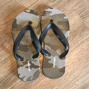 ***3 for $7*** Old Navy gray camo flip flops